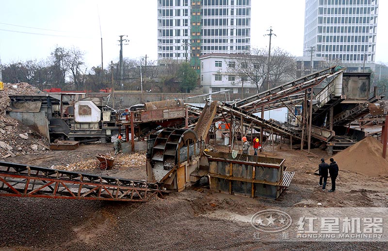 建筑垃圾粉碎現(xiàn)場